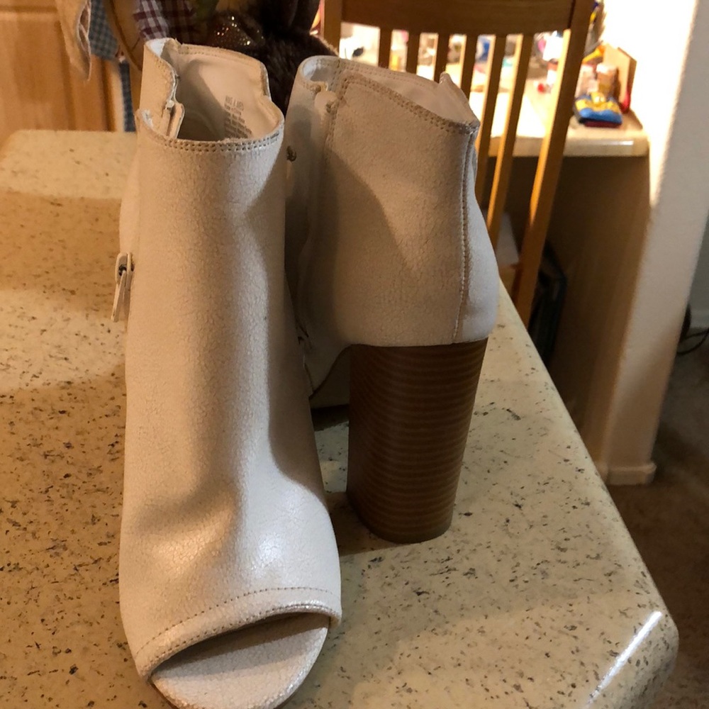 Peep toe Booties
